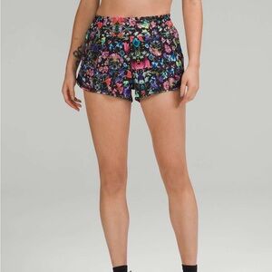 Lululemon Hotty Hot Women's Size 8 Flowerscope Black Multi Running Shorts